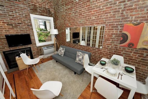 Room - Charming 3-Bedroom Apartment in Midtown West (New York)