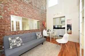 Room - Charming 3-Bedroom Apartment in Midtown West (New York)