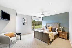 7 bedrooms, desk, iron/ironing board, WiFi