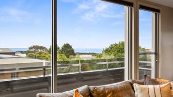 Televisión, libros, estéreo, oficina