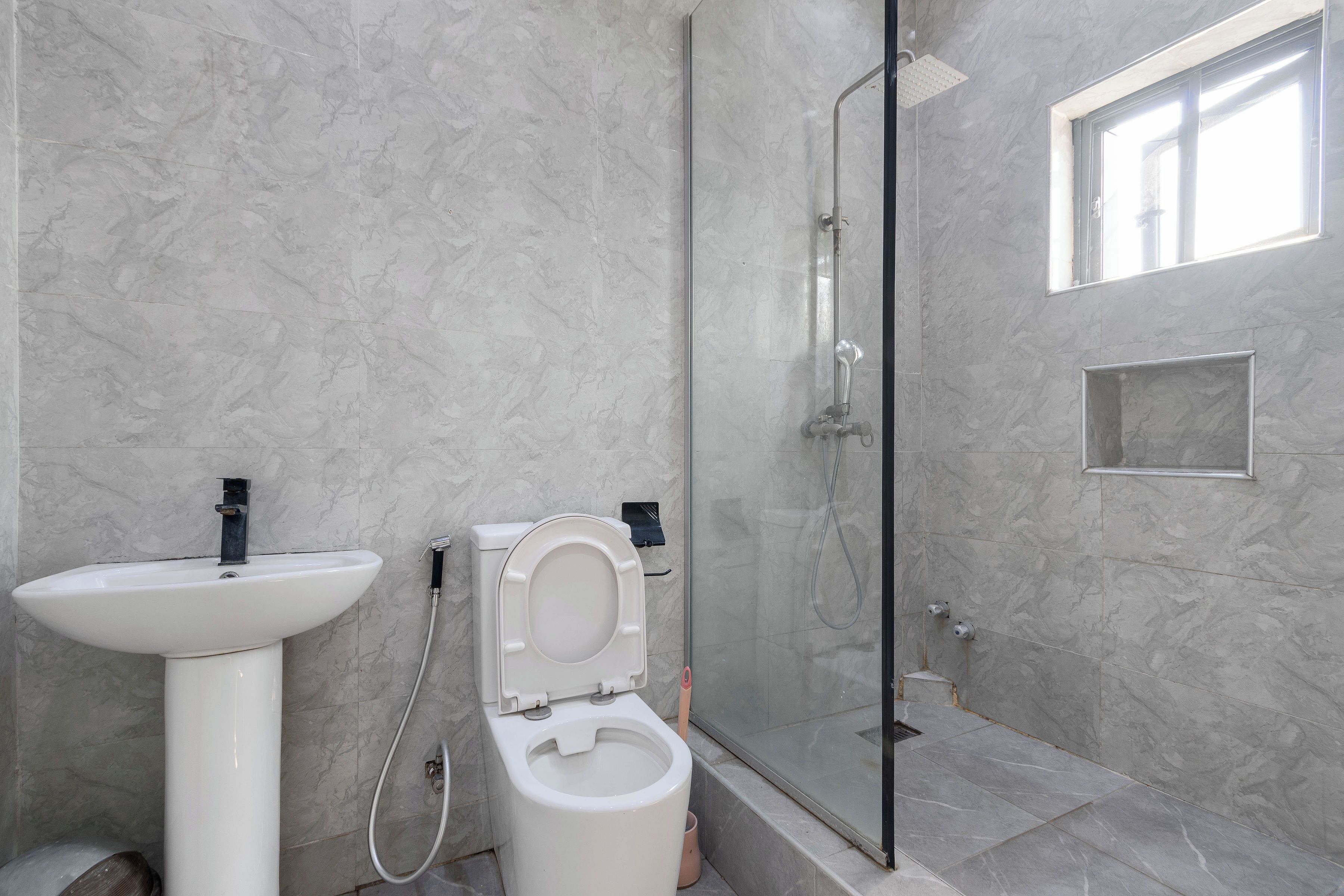 Dusche, Handtücher, Seife, Toilettenpapier