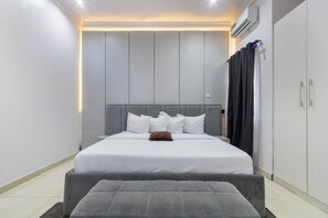 3 chambres, bureau, fer et planche à repasser, accès au Wi-Fi (inclus)