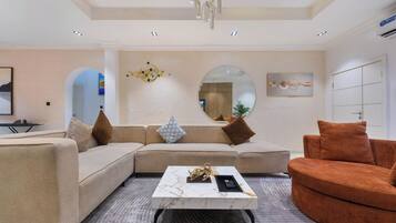 Smart TV, table tennis, stereo