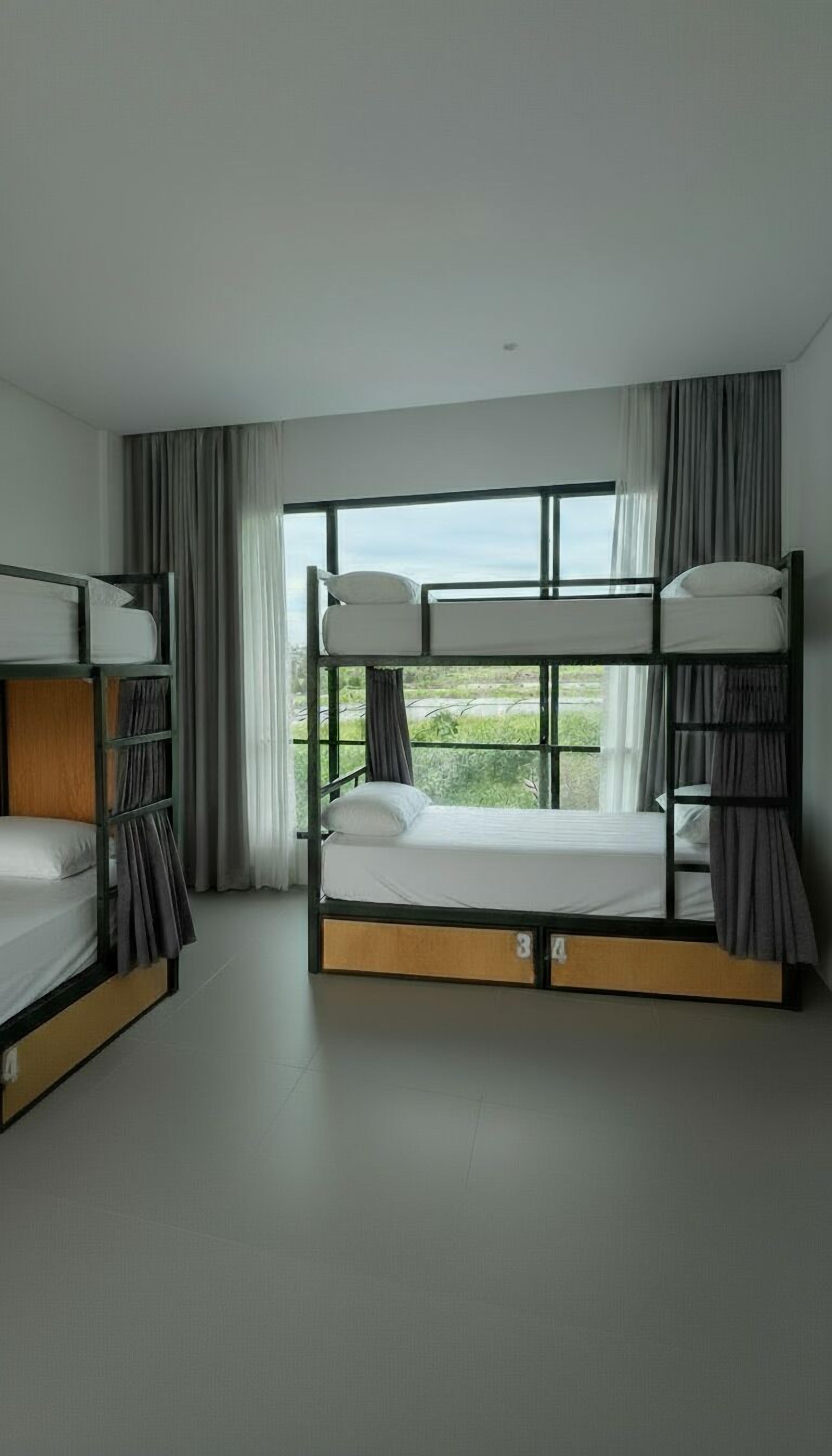 Bàn, khu vực làm việc phù hợp cho laptop 