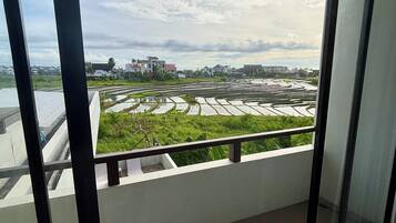 Asrama Umum Deluks, balkon, pemandangan gunung | Teras/patio