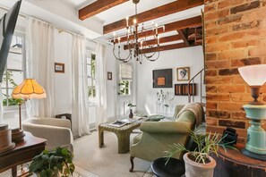 TV - The Bourbon Boudoir - 2 Bedroom Luxe (New Orleans)