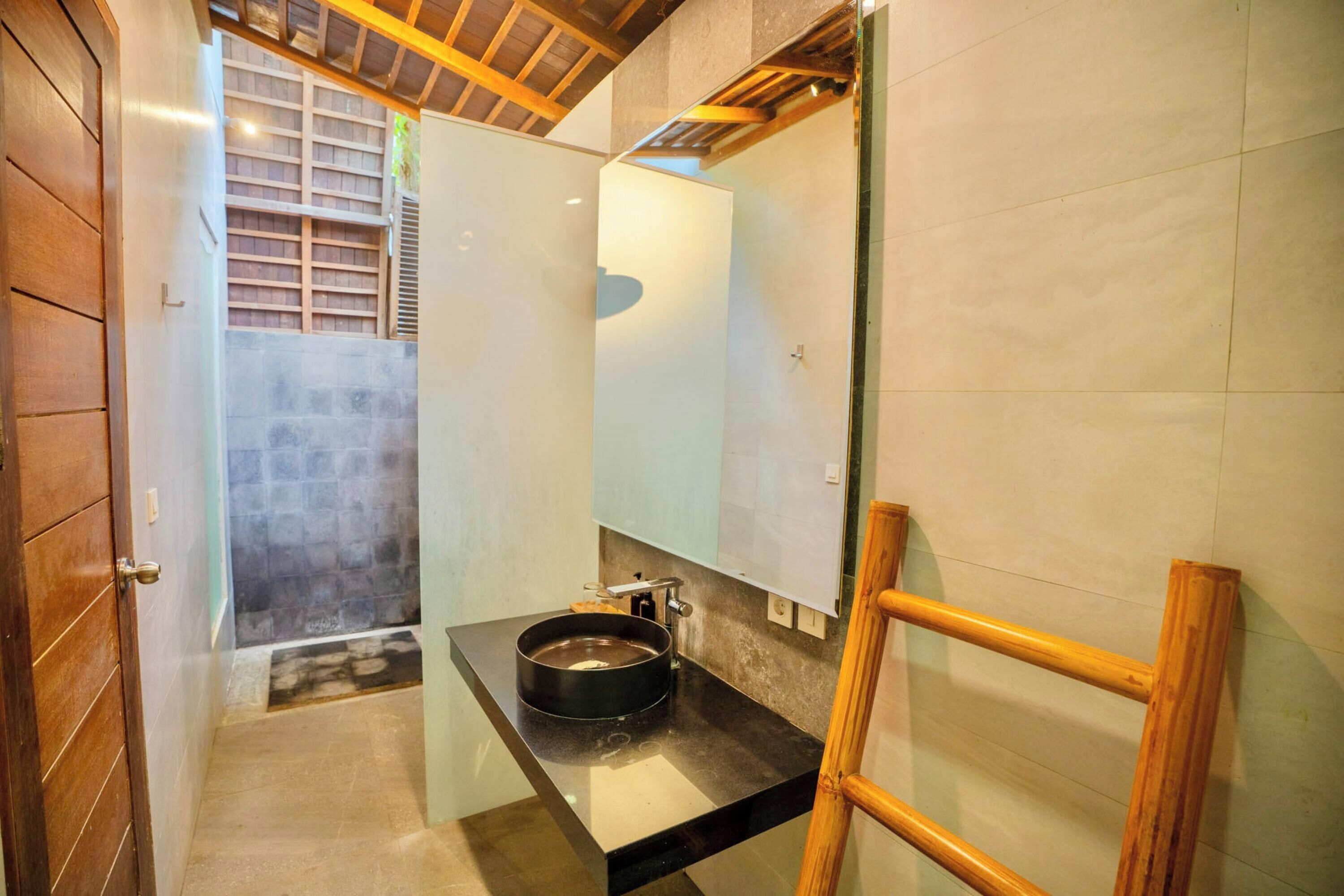 Shower, towels, soap, shampoo