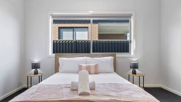 4 bedrooms, WiFi, bed sheets