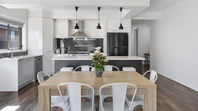 Modern Family Home - perfect family getaway in Lucas, Ballarat