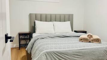 Bügeleisen/Bügelbrett, Internetzugang, Bettwäsche