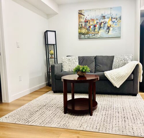 Rockies Retreat |Cozy Modern Suite, Mountain Vibes