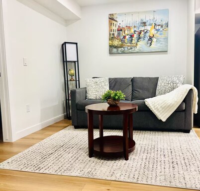 Rockies Retreat |Cozy Modern Suite, Mountain Vibes