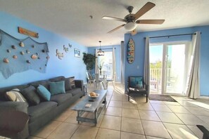 Room - Navarre Beach Landing - 5 min walk to beach, amazing pool, close to pier (Pensacola Beach)