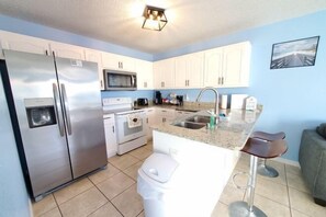 Room - Navarre Beach Landing - 5 min walk to beach, amazing pool, close to pier (Pensacola Beach)
