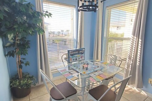 Navarre Beach Landing - 5 min walk to beach, amazing pool, close to pier