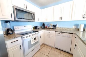 Room - Navarre Beach Landing - 5 min walk to beach, amazing pool, close to pier (Pensacola Beach)