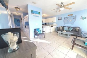 Room - Navarre Beach Landing - 5 min walk to beach, amazing pool, close to pier (Pensacola Beach)