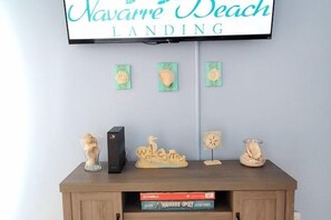 Room - Navarre Beach Landing - 5 min walk to beach, amazing pool, close to pier (Pensacola Beach)