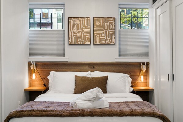 2 عدّة غرف نوم ومكواة/لوح كي وسرير سفر وواي فاي مجانًا