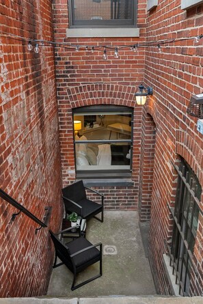 Property grounds - Midterm/Longterm Stay in Modern 2BR/2BA in Logan Circle - Walk to Metro & Dining (Washington)