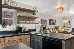Fridge, microwave, oven, stovetop - Midterm/Longterm Stay in Modern 2BR/2BA in Logan Circle - Walk to Metro & Dining (Washington)