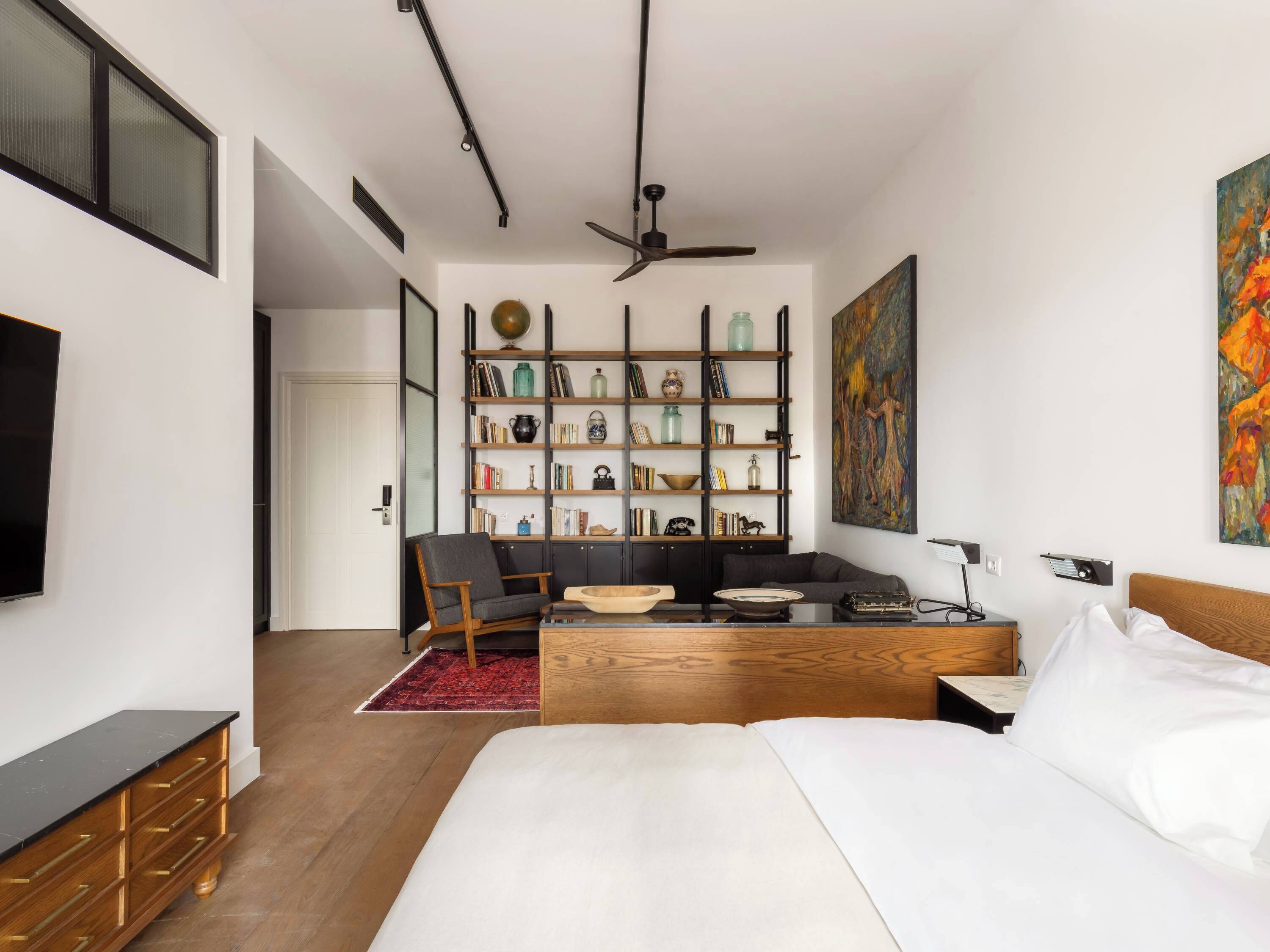 小型套房 (Bor) | 客房内保险箱、床单