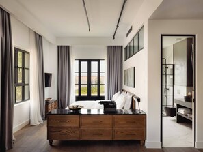 客房, 转角 (Svjetlo) | 客房内保险箱、床单