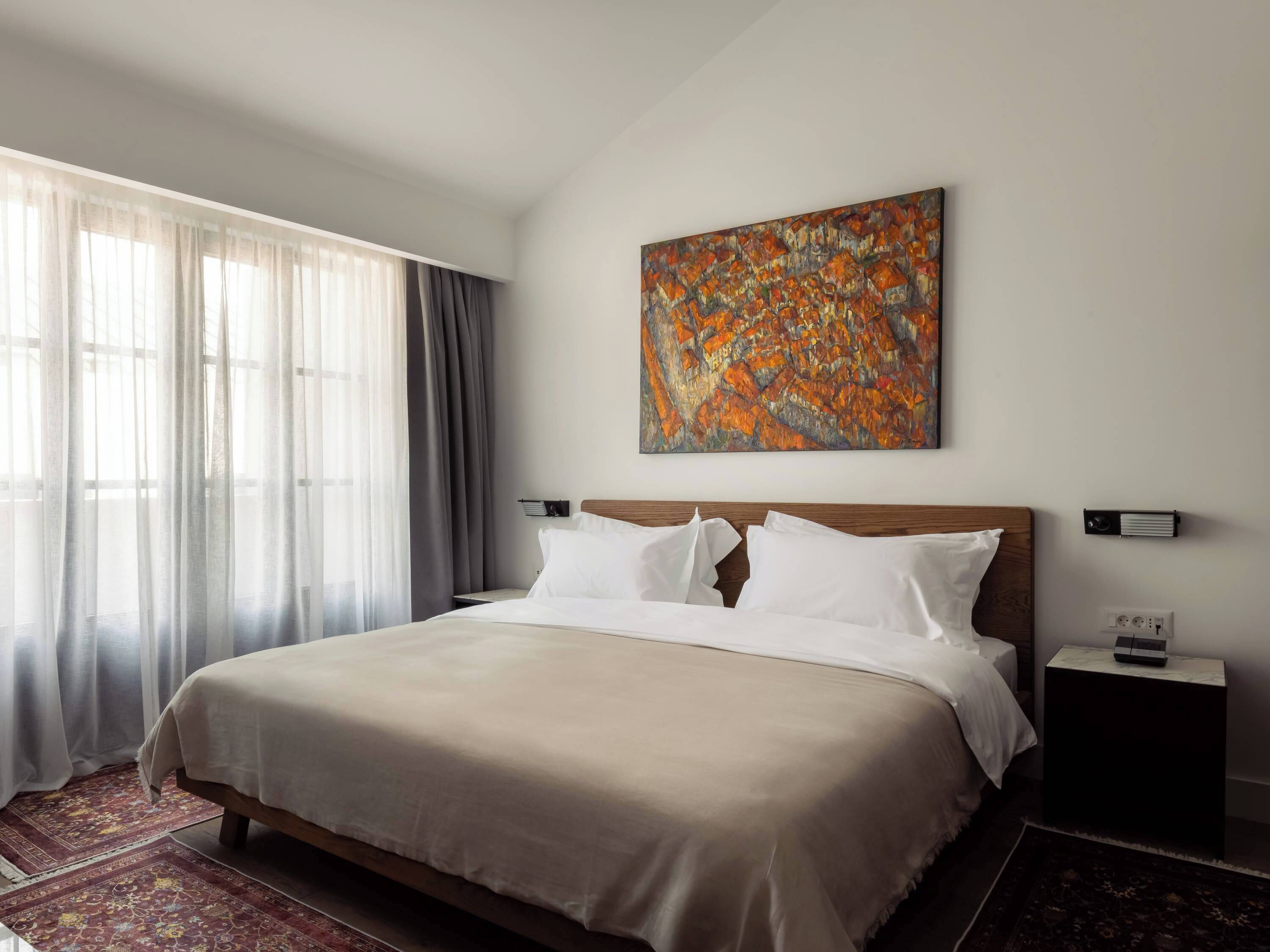 客房 (Teresa) | 客房内保险箱、床单