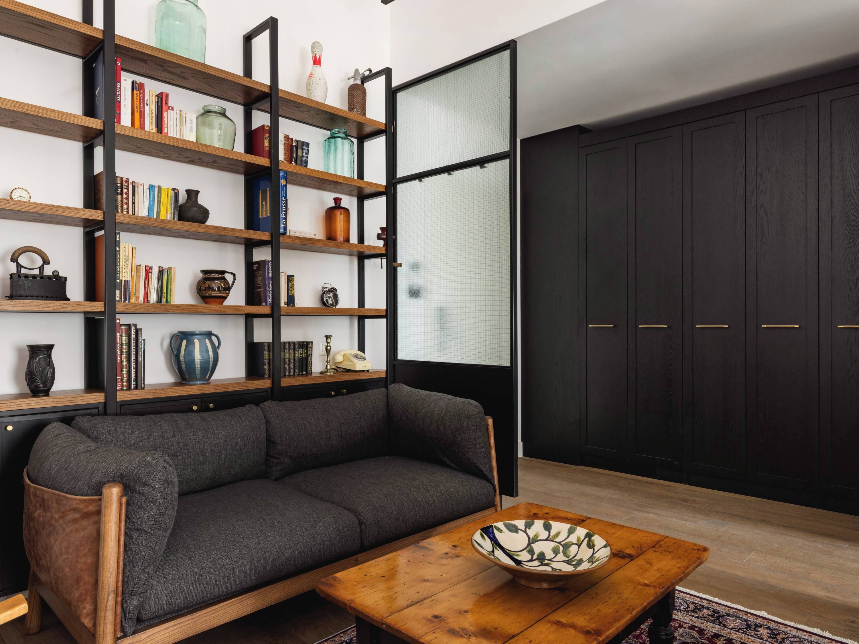 Room (Kamen) | In-room safe, bed sheets