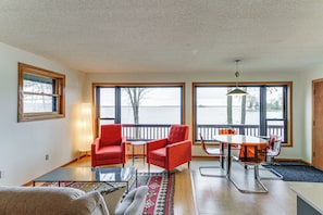 Televisión y chimenea 