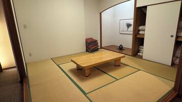 Desk, laptop workspace, free WiFi