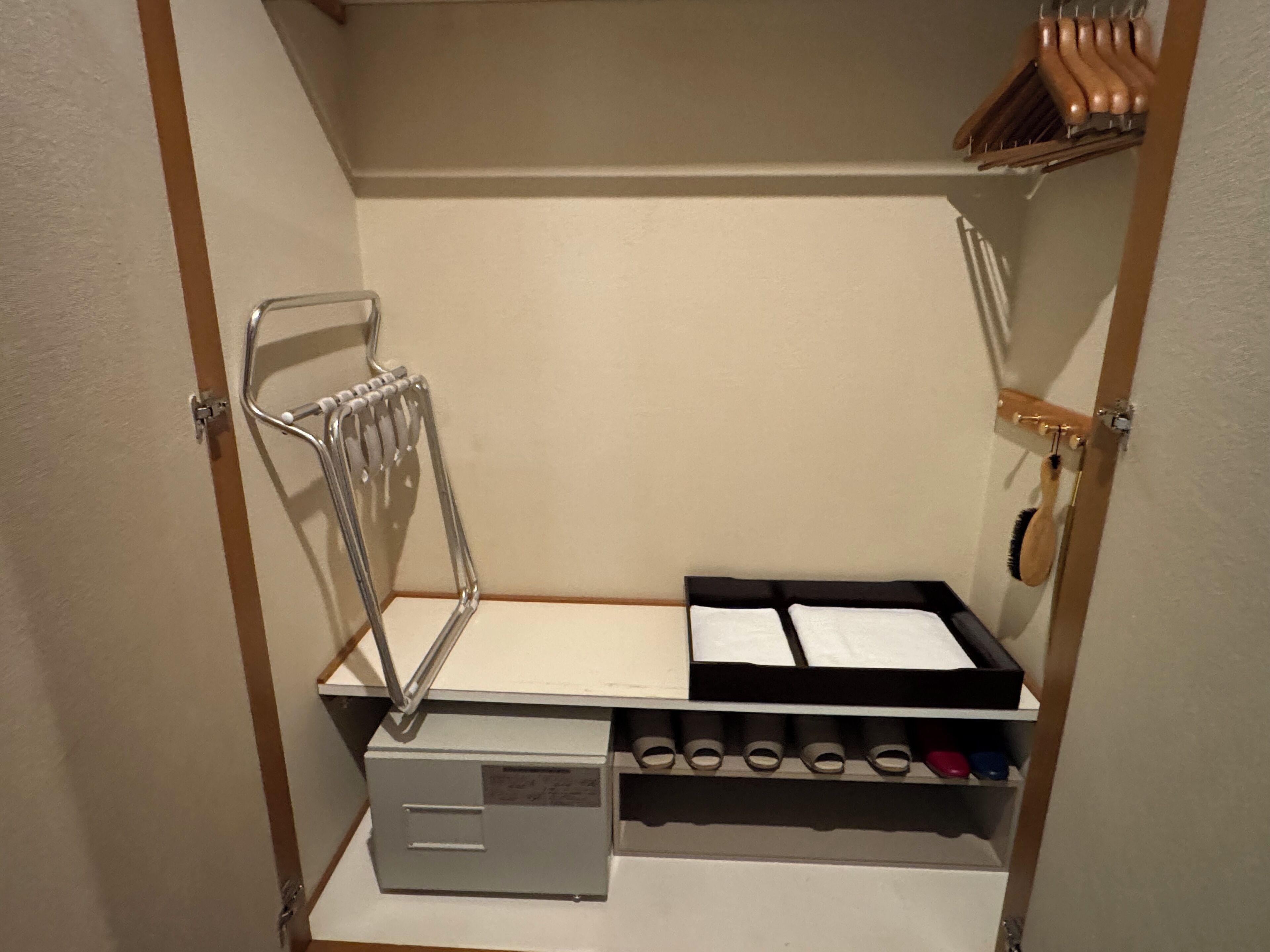 مكتب ومساحة عمل للكمبيوتر المحمول وواي فاي مجانًا