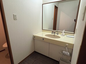 Family Quadruple Room, Lanai, Garden View | Desk, laptop workspace, free WiFi