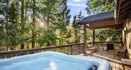 Creekside Mountain Cabin, Pet Friendly, Steps Away From Golf, Hot Tub, Fire Pit, Ping Pong, & More