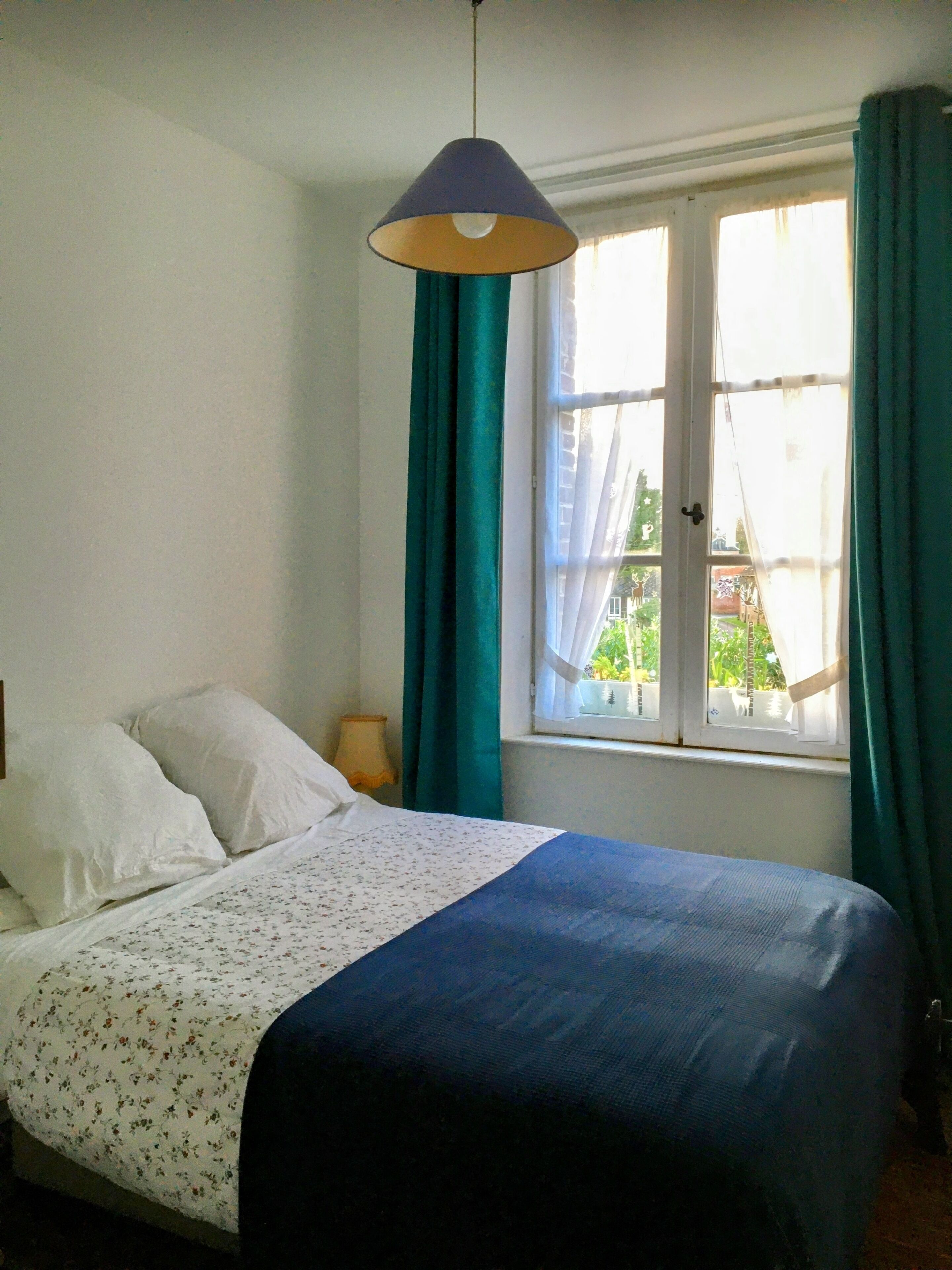 6 bedrooms, iron/ironing board, travel cot, free WiFi