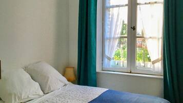 6 bedrooms, iron/ironing board, travel cot, free WiFi