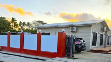 Laptop workspace, blackout curtains, iron/ironing board, free WiFi