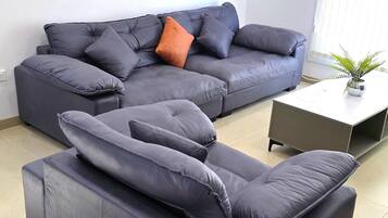 Laptop workspace, blackout curtains, iron/ironing board, free WiFi