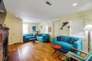 TV, books, video library - Steps to Rehoboth Beach: Spacious Family Home! (Rehoboth Beach)