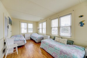 5 bedrooms, desk, iron/ironing board, internet - Steps to Rehoboth Beach: Spacious Family Home! (Rehoboth Beach)