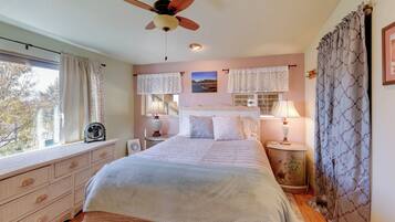 2 bedrooms, desk, iron/ironing board, internet