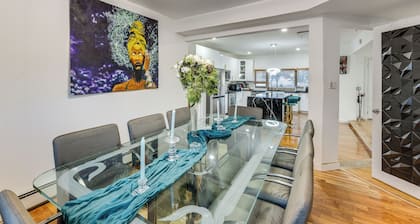 8 Mi to Jones Beach State Park! Cozy Home w/ Porch