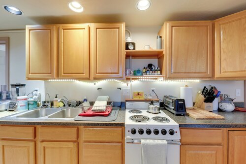 Studio Near Hot Minerals Soak: 360-View of Valley!