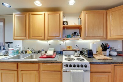 Studio Near Hot Minerals Soak: 360-View of Valley!