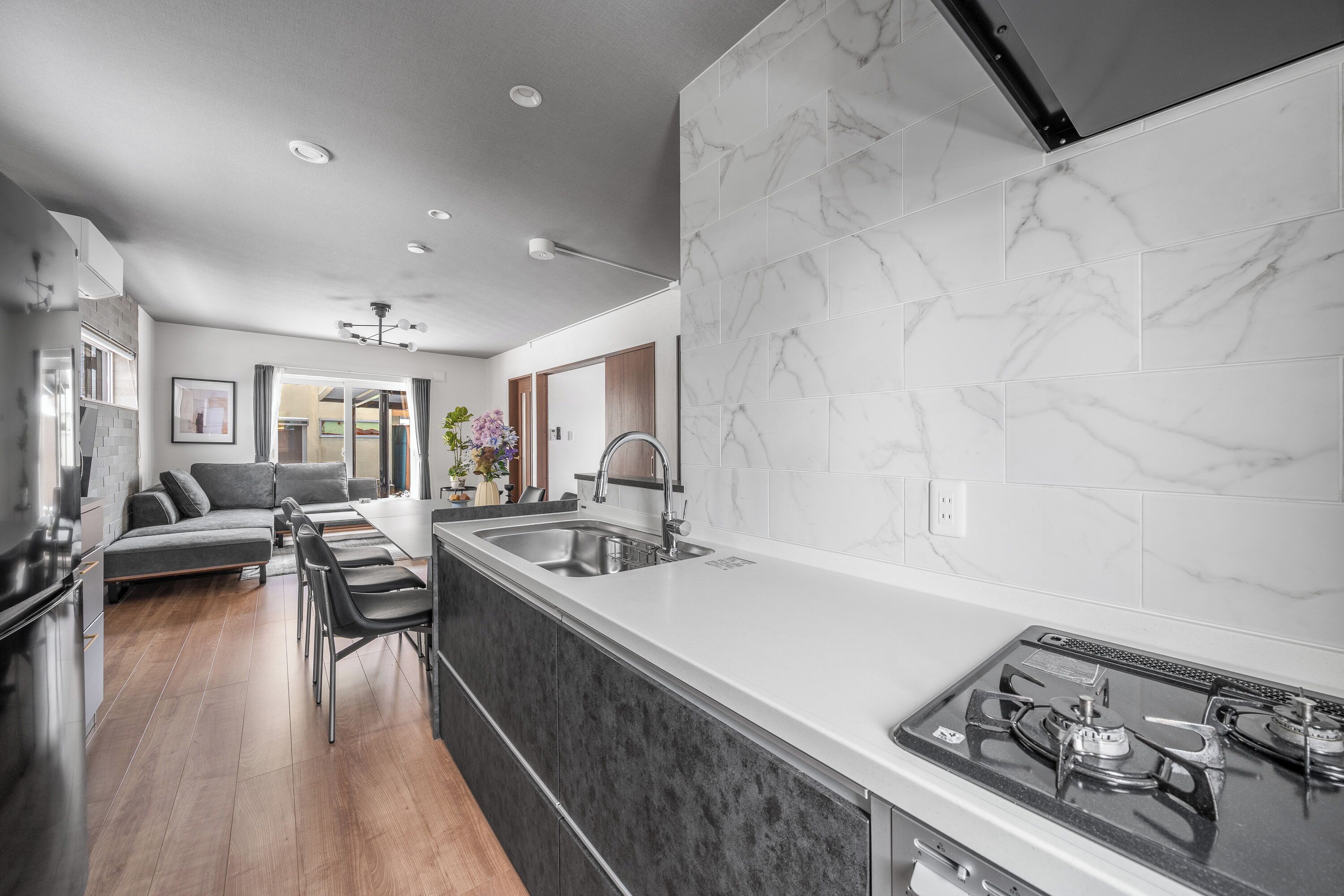 電冰箱、微波爐、爐台、電鍋