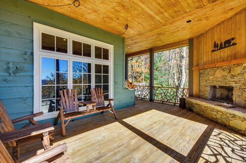 Near Waterfalls: Scenic Highlands Group Getaway!