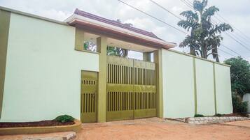 Entrada de la propiedad