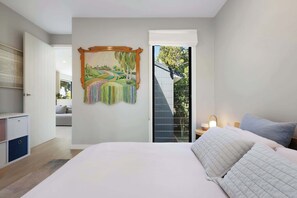 4 عدّة غرف نوم ومكتب ومكواة/لوح كي وواي فاي