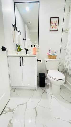 Hair dryer, towels, soap, toilet paper - Stylish Kinglet Gardens Stay Near Big Lake, Lois Hole Park & West Edmonton Mall (Edmonton)