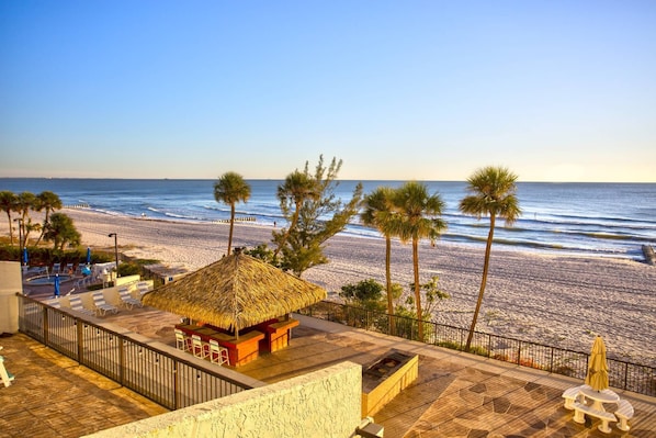 Property grounds - Beachfront 2BR with Large Gulf-View Balcony, Heated Pool, Hot Tub & Amazing Madeira Beach Sunsets. (Madeira Beach)